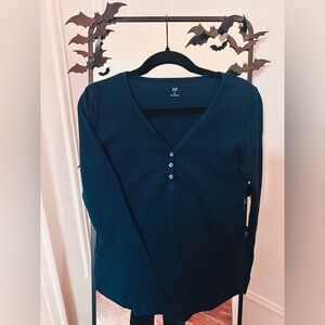 GAP Navy Long Sleeve Henley – Size S